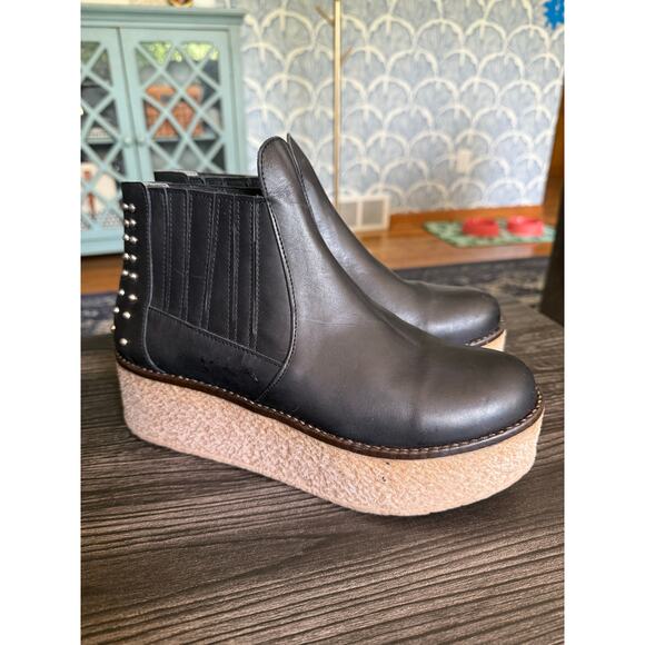Mary & Joe Black Leather Round Toe Pull-On Wedge Heel Chelsea Boots Sz. 41 - Picture 1 of 8